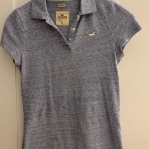 Hollister - Kortärmad skjorta från hollister, strl S.  Fin blåfärg.  Endast använd få gånger.  Kan skickas om köparen står för frakten