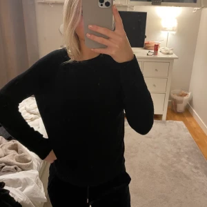 Stickad tröja - Så fin stickad, jätte mjuk!