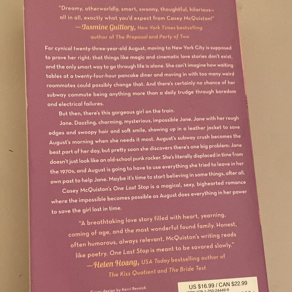 En jätte spännande kärleks novel som handlar om en kvinna som blir kär i en annan kvinna på tåget. Läs baksidan om du vill veta mer! | Språk: Engelska | 125kr inklusive frakt | ❤️😇. Övrigt.