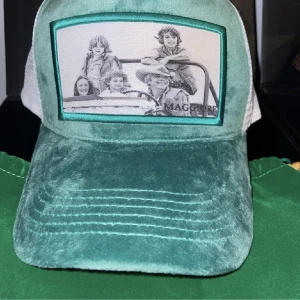 Maggiore Keps - Knappt använd maggiore keps som inte passar mig I princip ny Inget medföljer