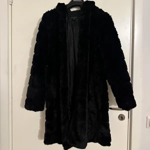 Pälskappa - Storlek: XS passar S också. Bra skick, inte användt alls. 