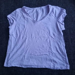 T-shirt - Storlek L Ljus lila