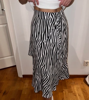 Zebra kjol - Sååå du kjol i zebramönster strl S