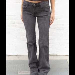 Brandy Melville Jeans - Jätte snygga brandy Melville jeans! Jag ääälskar dessa jeansen men dom är tyvärr för små på mig. Skriv privat för egna bilder! Köparen står för frakt💓 om det är många intresserade blir det budgivning!