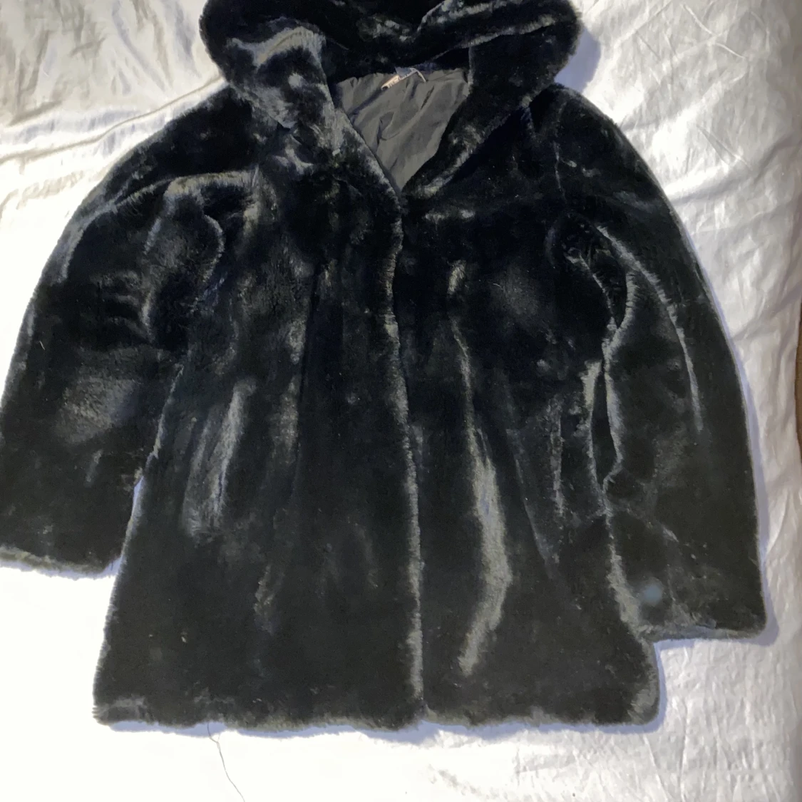 Brunsvart fuskpäls - 90