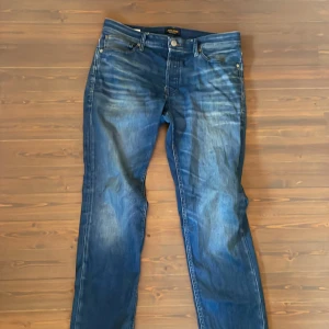 Jeans - jeans från Jack and Jones, 32 i midja och längd