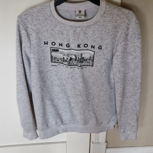 Sweatshirt - Sweatshirt köpt på Zalando. Knappt använd. Liten i storlek