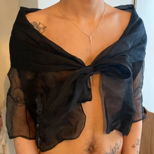 Bolero top  - Bolero aktig top från humana, fett najs till våren/sommaren, kan ha till mycket, med eller utan något under, slay.