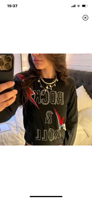 Zadig Tröja - Säljer denna tröja från Zadig Voltaire! Kommer aldrig till användning, köpte på plick för 1200kr kan sälja för 900kr! (Kan dock diskutera priset mkt) 