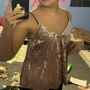 Linne från cubus stl M - Säljer för den inte är min stil och för att den nästan aldrig är använd. Så varan är i nyskick och väldigt fin. 35kr