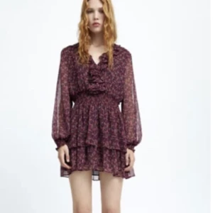 Zara klänning  - Säljer den här jätte snygga klänning från zara! Bara använt ett fåtal gånger💞💞