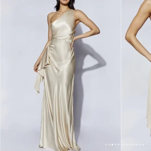 Balklänning - Säljer denna underbara klänning från meshki då jag hittat en annan som jag hellre vill ha. Den är endast testad en gång så helt som ny! Köptes för 1200kr + tull och frakt då den köptes från usa☺️