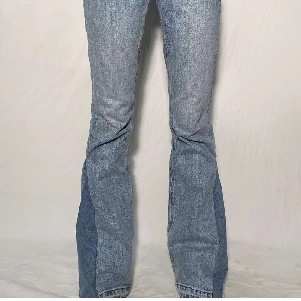 Omsydda super snygga bootcut jeans . Jeans & Byxor.