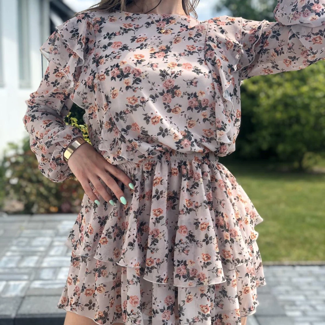 Klänning med blommor