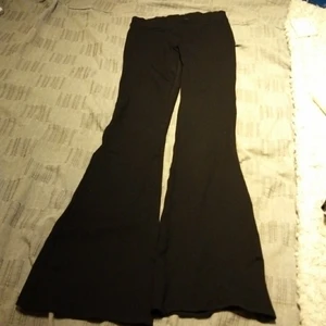 Byxor - Säljer dessa byxor i nyskick. Storleken är s. Frakt ingår ej.