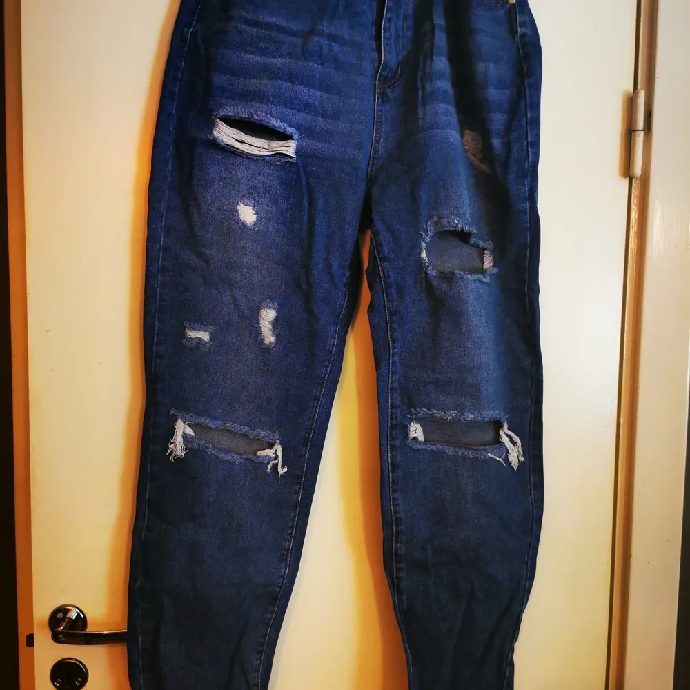 Jeans från pretty little thing, endast testade stl 44 . Jeans & Byxor.