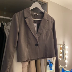 Kavaj  - Kavaj från Vera Moda, lappen sitter kvar. Ordinarie pris 399kr 