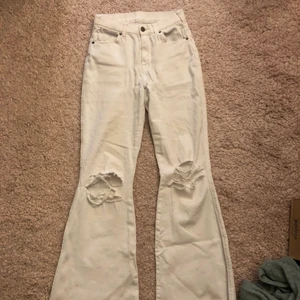 Dr denim Bootcut - dr denim bootcut byxor, storlek S men passar XS och mig som är 162< finns små fläckar men inget som märks