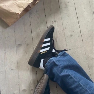 Adidas Brooked skor <3 - Dessa skor har jag ganska nyligen köpt men aldrig använt, dom var nämligen lite för små ! Jag köpte dom för 800kr hos en annan plick användare. I nypris kostar dom cirka 955kr ! Jag säljer dom för 700, kontakta mig i DM för intresse <3