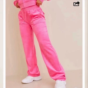 Byter/ Säljer - Hej! Jag säljer eller byter mina rosa juicy i storlek XXS, söker åxå i XXS. Använda en gång och tar emot bud från 600, hör gärna av er, söker bruna, svarta och mörkblå❤️💋😘 äkta såklart och kommer i juicypåse och med lapp börjar lågt men de är värda runt 800-900 hundra man kan även köpa direkt för 730😘