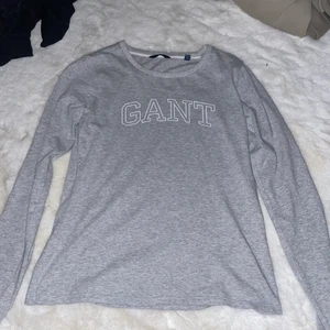 Gant tröja - Säljer denna då jag endast använt den 2 gånger. Den är väldigt skön. Köptes på pondus för något år sedan 