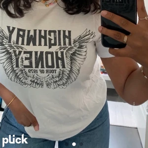 T-shirt med tryck💖 - Nästan helt oanvänd🙌🏼 Köparen står för frakten🥰