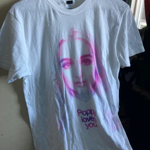 T-shirt  - Köparen betalar frakt🥰