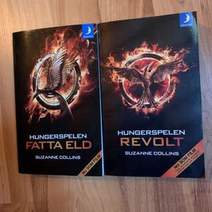 Två sista böckerna i hungerspelen, Fatta eld och Revolt. Pocket. 30 kr för en eller 50 för båda, plus frakt eller mötas i borås