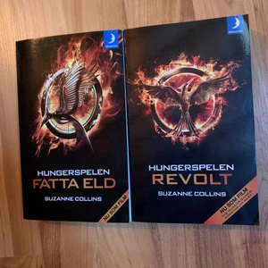 Hunger games - Två sista böckerna i hungerspelen, Fatta eld och Revolt. Pocket. 30 kr för en eller 50 för båda, plus frakt eller mötas i borås