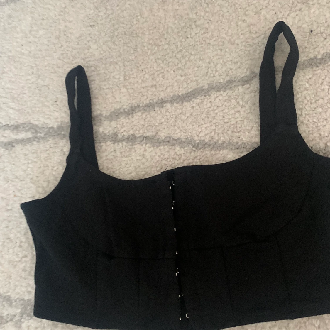 Svart korsettliknande topp