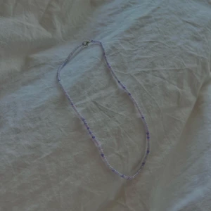 LAVENDER NECLACE - Fint lila halsband💜 kommer med förlängningskedja!