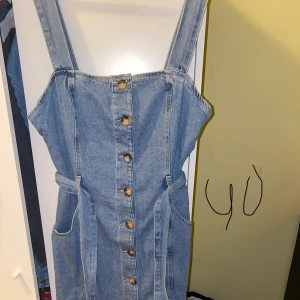 jeans klänning  - för liten