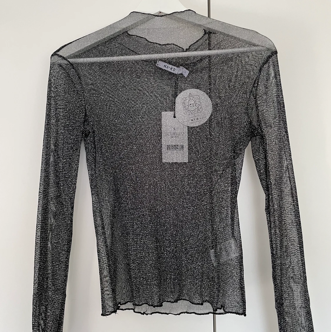 Glittrig festtopp från NAKD