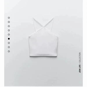 Vit zara linne - Säljer detta superfina halterneck linne som passar till allting!💕🙌🏻🙌🏻 kan eventuellt gå ner i pris