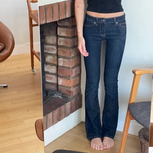 Lågmidjade Crocker jeans - stl 25 - Galet snygga lågmidjade jeans från Crocker. Knappt använda, i nyskick. Storlek 25/33.