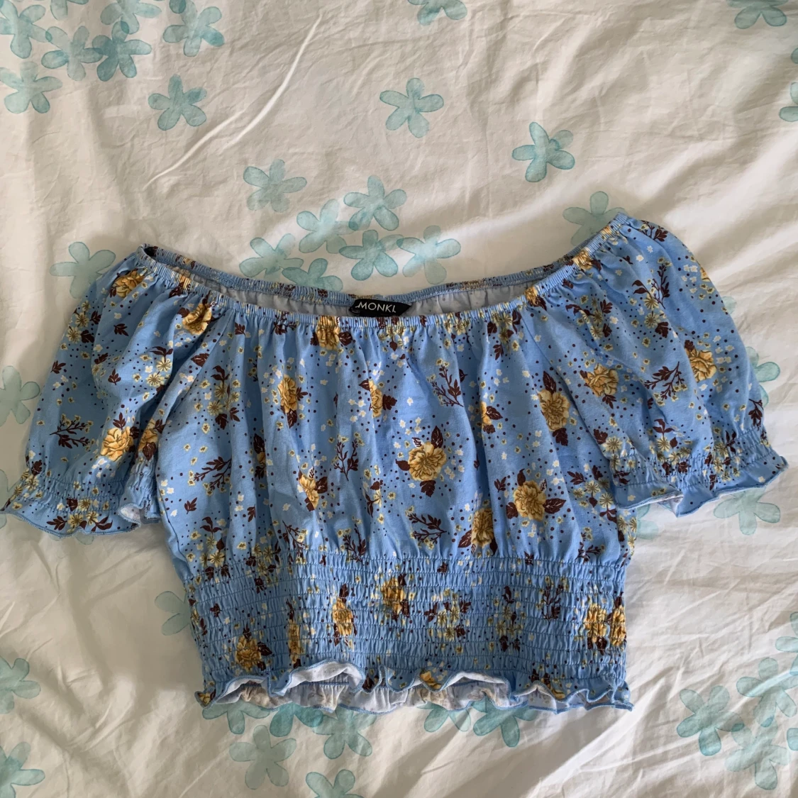 Ljusblå och blommig sommartopp! - 90