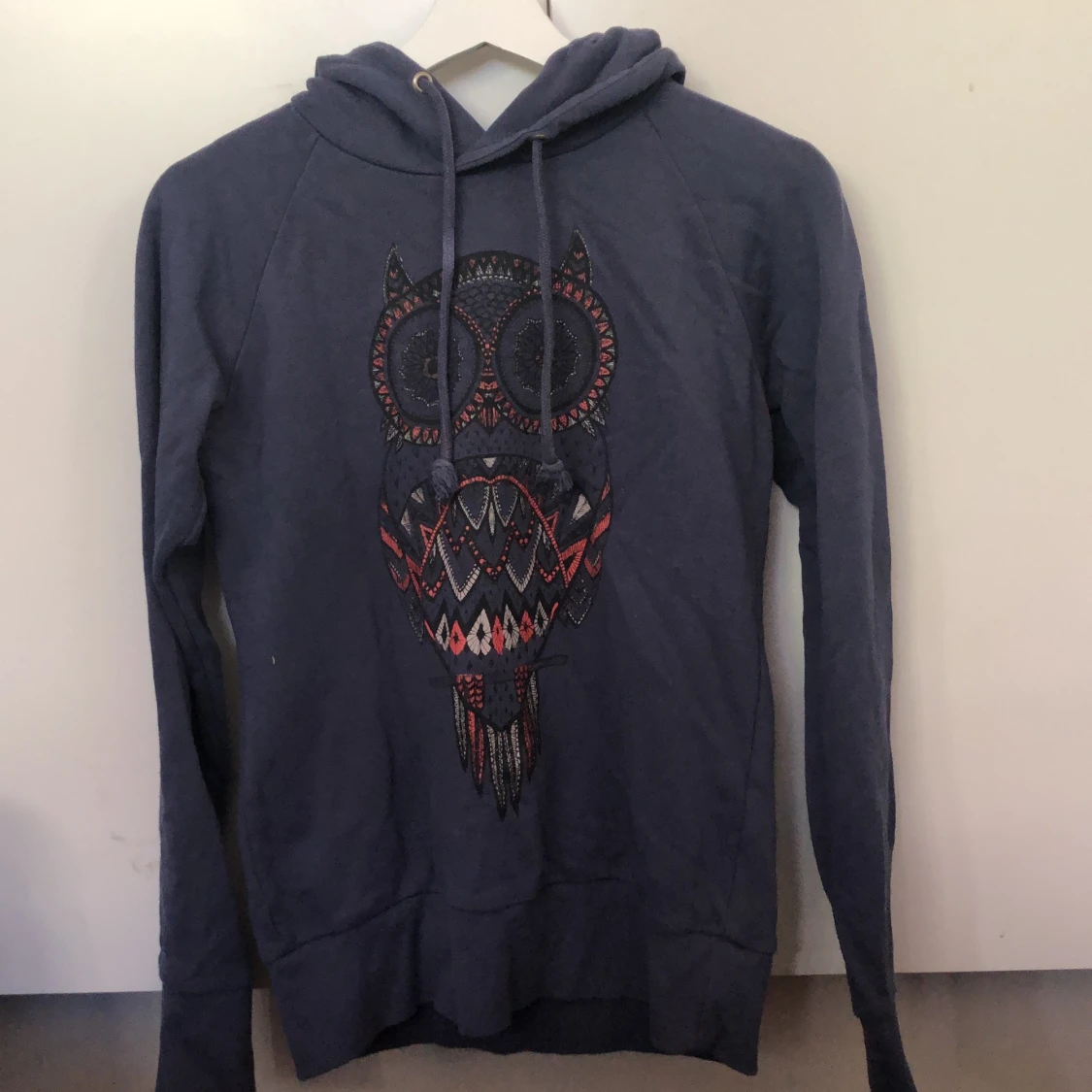 Huvtröja med Uggla. 