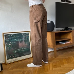 Vintage Dickies Carpenter Pants - Choklad/Bruna Vintage Dickies! Size 34x32 men sitter bra på mig som är 32x34 egentligen. Bra vintage-skick 👍 Finns det frågor så fråga på!