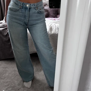 Raka jeans - Raka jeans från lager 157 i strl M. Använda endast en gång! Nypris 300kr