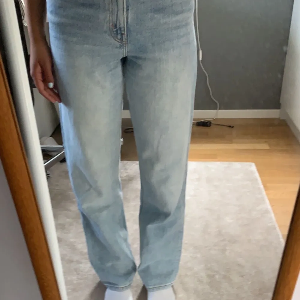 Jeans från monki med raka ben, strl 26. Köparen står för frakten.. Jeans & Byxor.