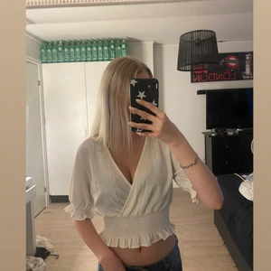 Tröja från Gina tricot  - En tröja från Gina tricot storlek 34 finns inte längre i butik och använd fåtal gånger. Nyskick