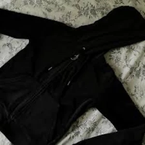 Juicy couture - Här har vi ett dress juicy couture. Storlek s använd i 2 månader av min tjej men vill ej ha kvar den.