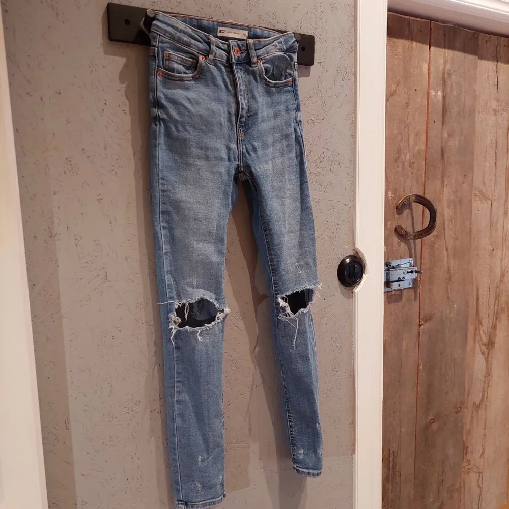 Jättefina och sköna blå jeans ifrån Perfect jeans men säljes då jag inte kan ha dom. Jeans & Byxor.