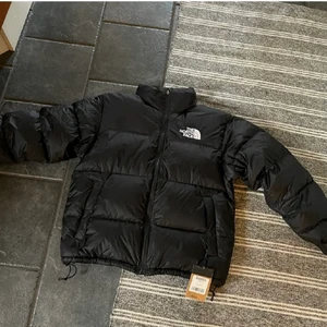 The North face puffer jacket  - Size M Använd sparsamt Nyckick
