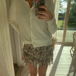 Fantastisk kjol😍 - Säljer min absoluta favorit kjol som jag älskar men måste verkligen rensa garderoben..💕Den är sparsamt använd och som ny!