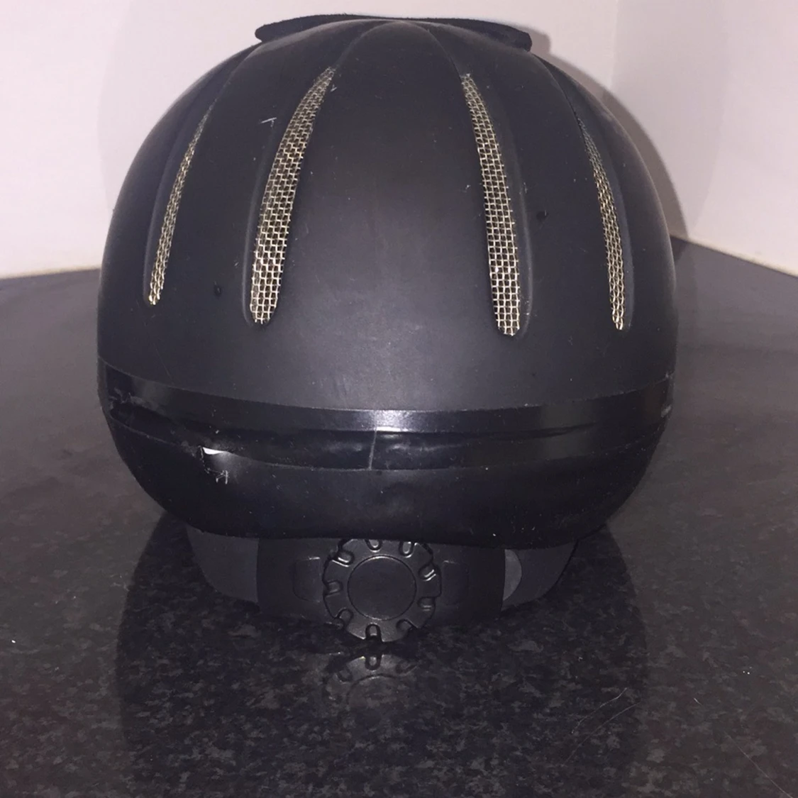 Svart ridhjälm  - 91