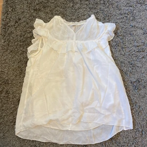 Topp - Jättesöt volang topp som tyvärr inte kommer till användning längre.