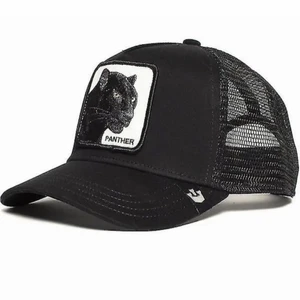 Keps  - Populär keps, jättefin men måste tyvärr sälja för jag behöver pengarna. 🫶 one size, skriv för frågor. 