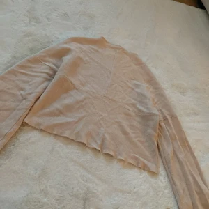 Volang tröj - Stickad rosa tröja från bikbok hög i halsen riktigt snygg