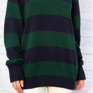 Stickad tröja - Säljer denna väldigt populära och eftertraktade tröja från ett annat märke än brandy mellive. Aldrig kommit till användning tyvärr så säljer nu denna. Buda privat❤️